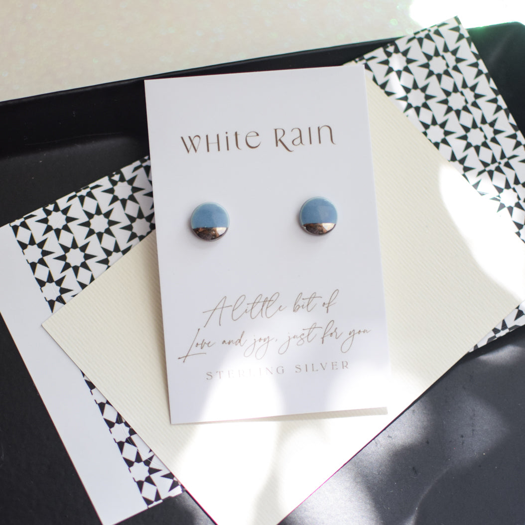 Ceramic stud earrings with platinum lustre