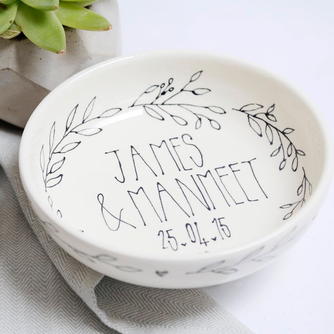 Stylish Wreath Mr and Mrs Personalised bowl