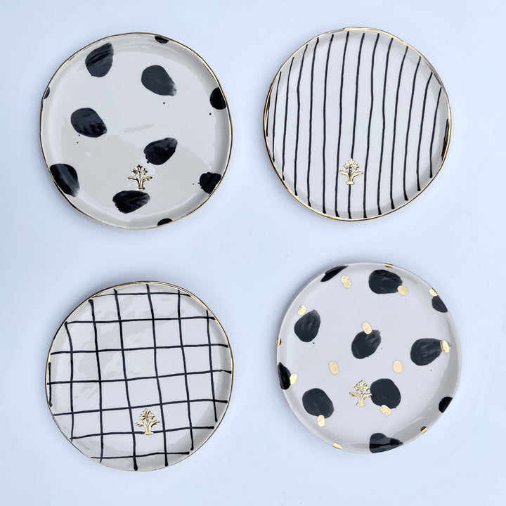 Set of 4 Dessert Plates With Gold Flower Motif Stamp
