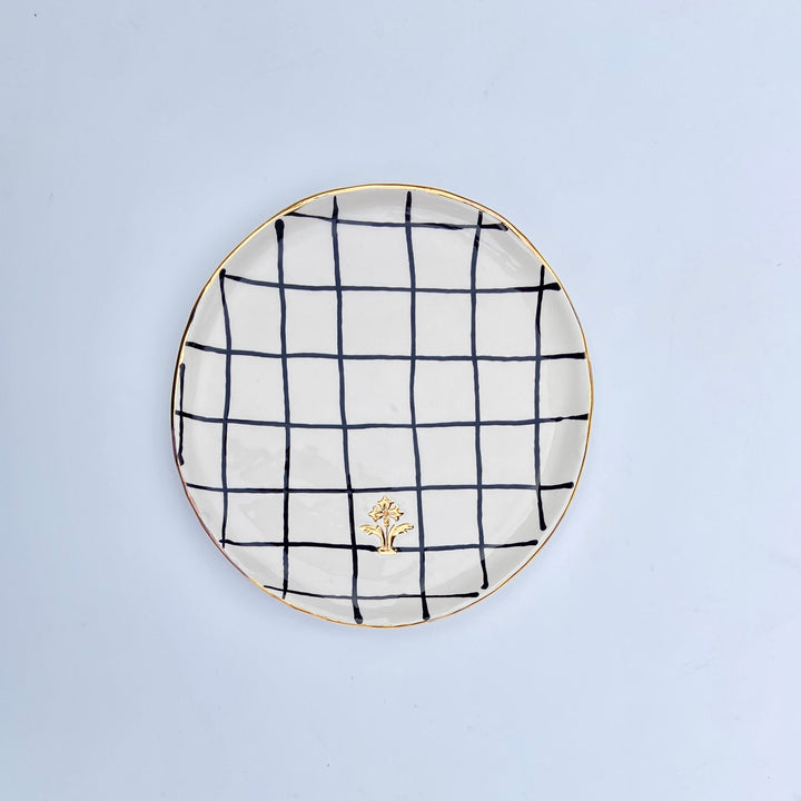 Set of 4 Dessert Plates With Gold Flower Motif Stamp