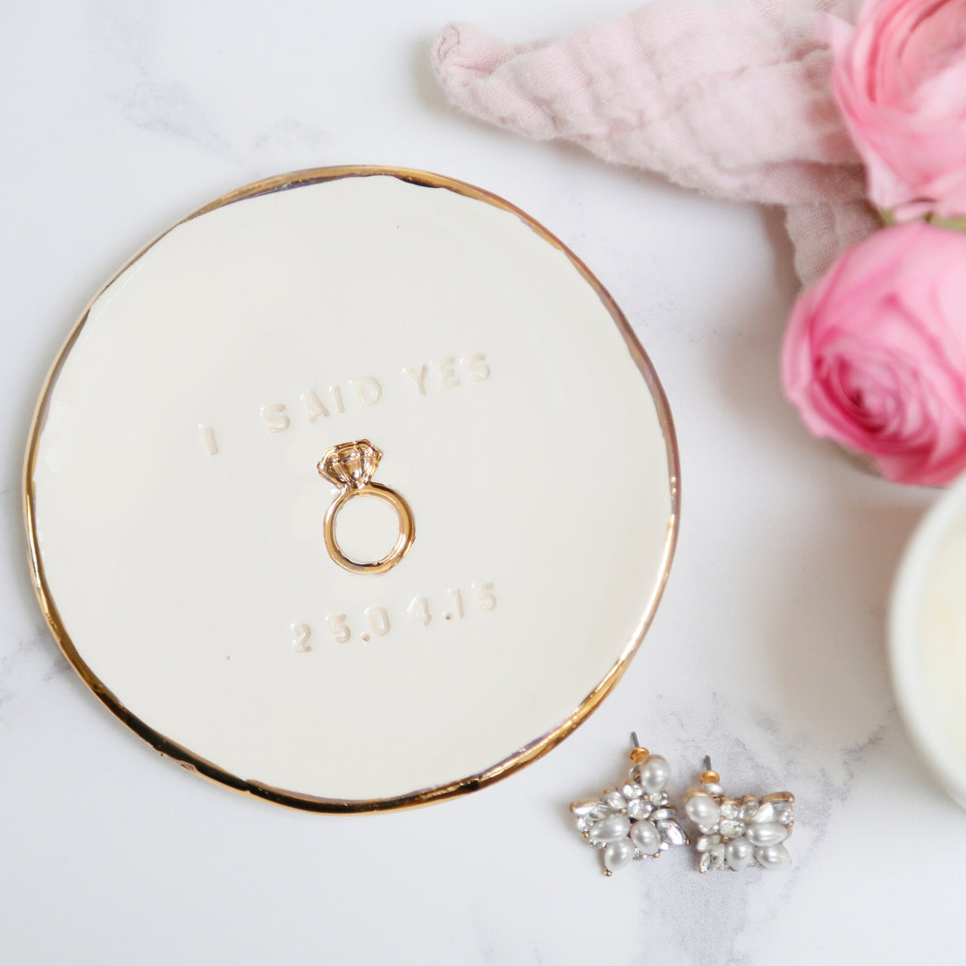 Personalised trinket Dish with Ring icon and special Date