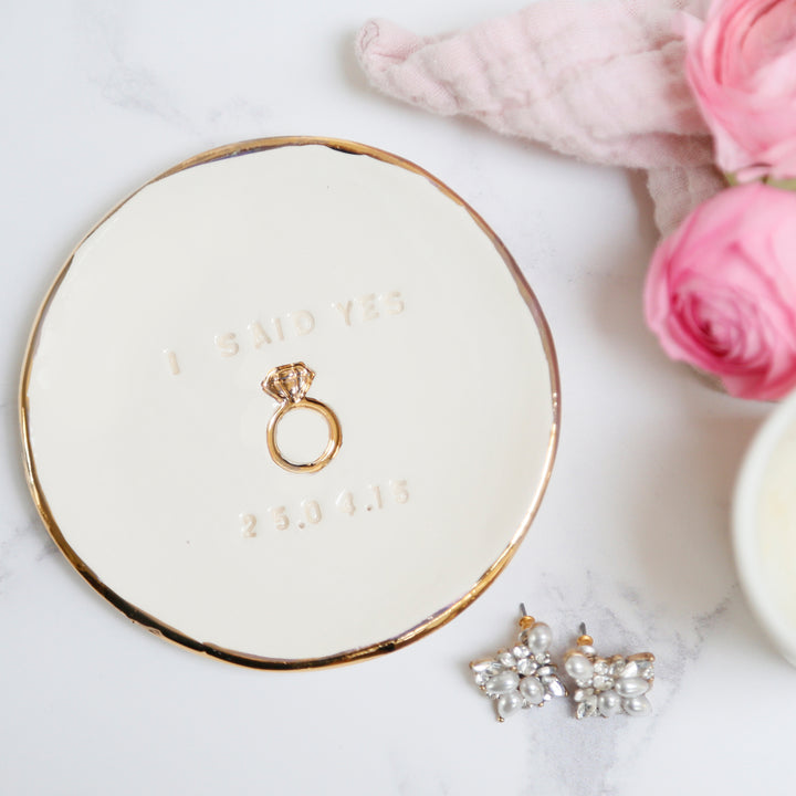 Personalised trinket Dish with Ring icon and special Date